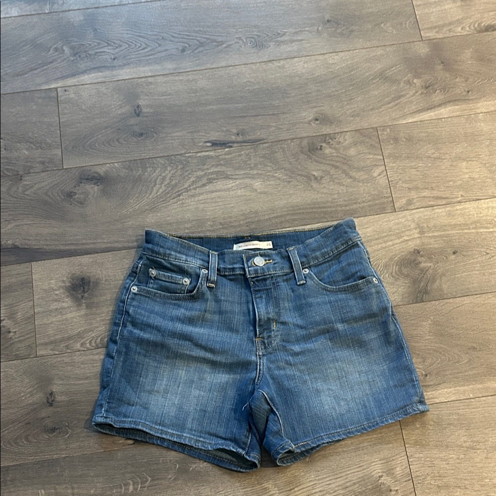 Classic Women’s Levi’s Blue Denim Shorts-Sz 26
